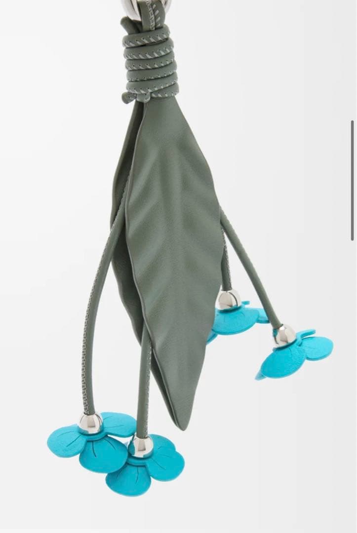 最終値下げ　ロエベ ストロベリー フラワーチャーム　青