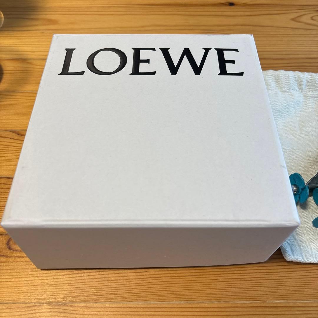 最終値下げ　ロエベ ストロベリー フラワーチャーム　青