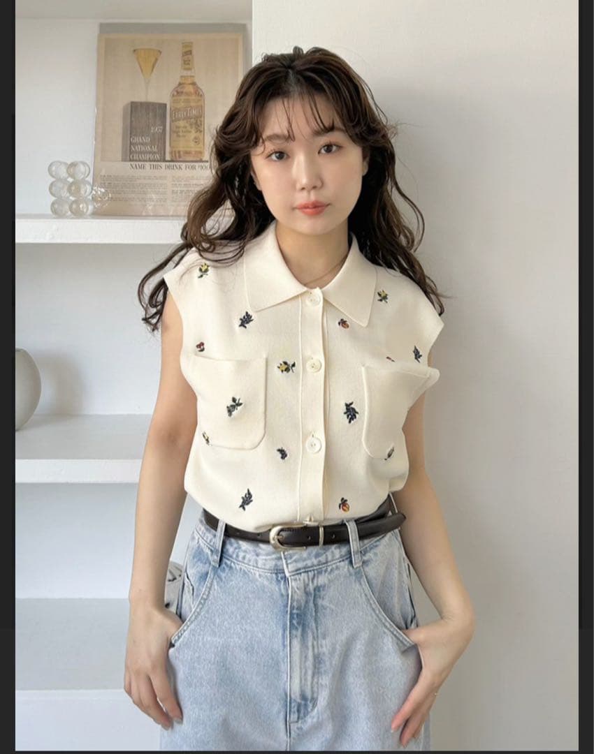 フルーツ刺繍ポロカラーノースリニットジレ接触冷感 FRAY I.D 新品未使用