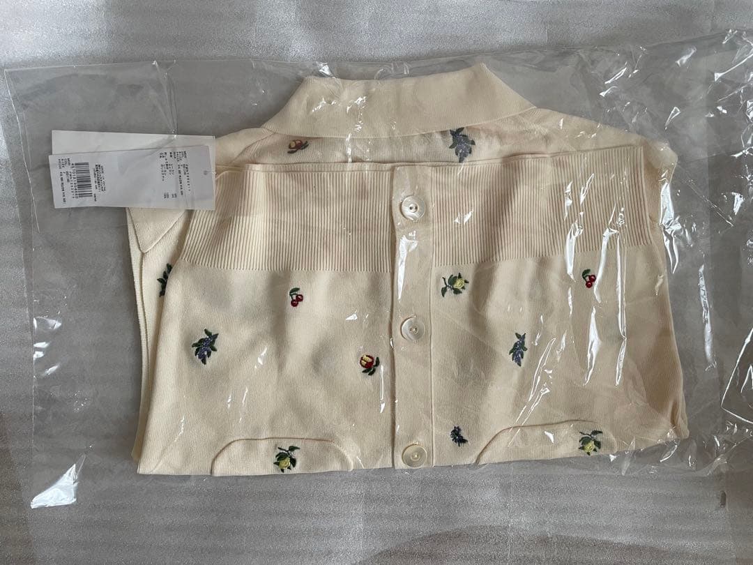 フルーツ刺繍ポロカラーノースリニットジレ接触冷感 FRAY I.D 新品未使用