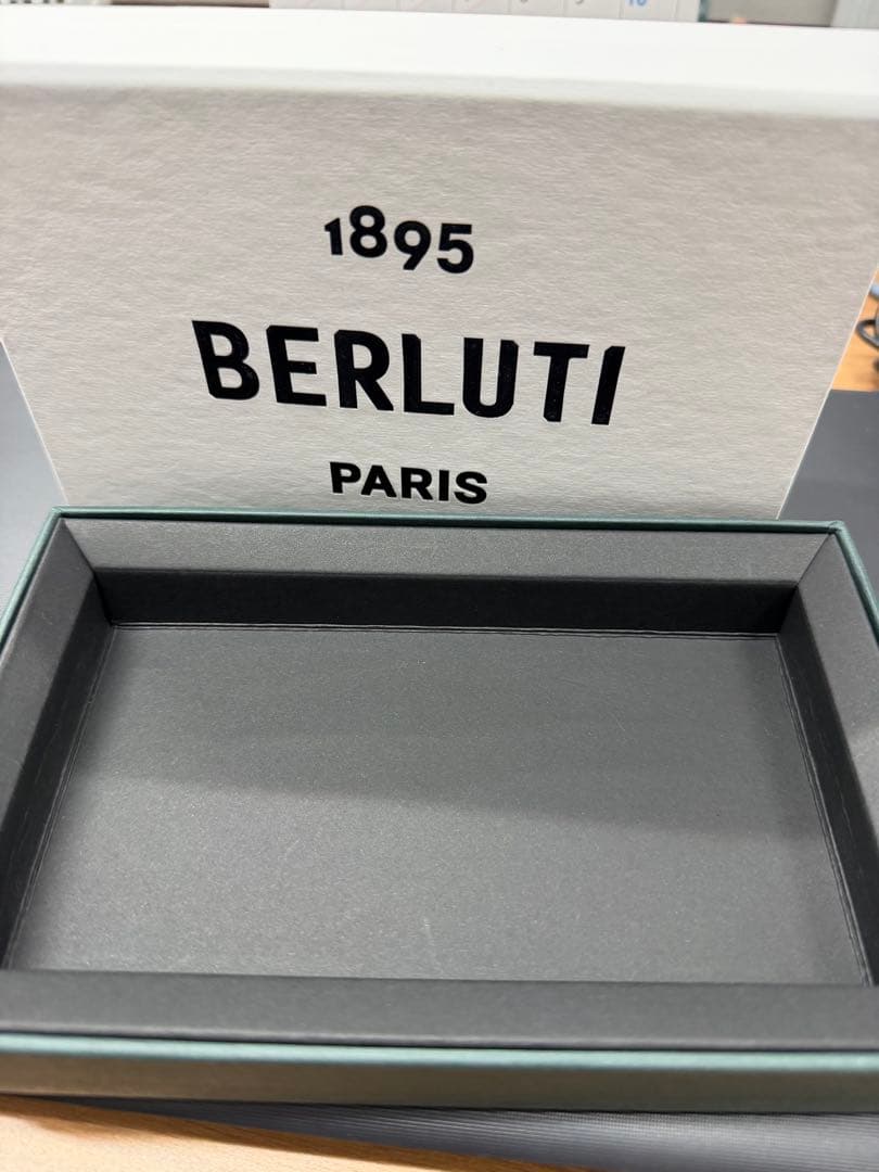 Berluti 手帳型 iPhoneケース グレー　15pro