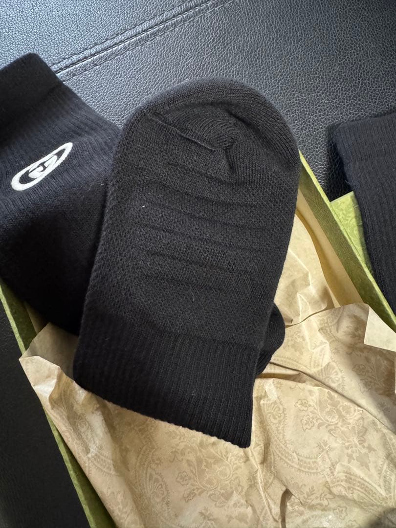 GUCCI ブラックソックス GGロゴ刺繍　Mサイズ