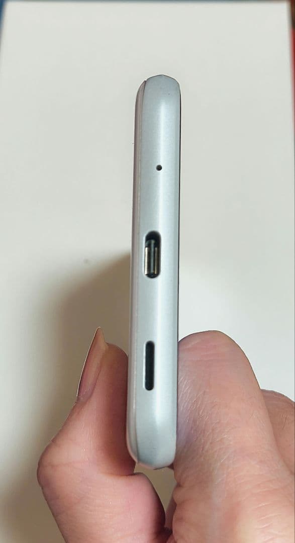 AQUOS sense3 plus スマートフォン ホワイト