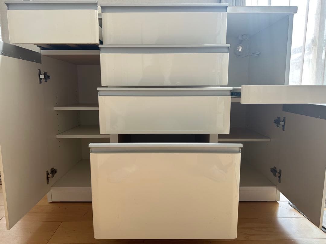 ニトリ　キッチンカウンター　120センチ幅食器棚