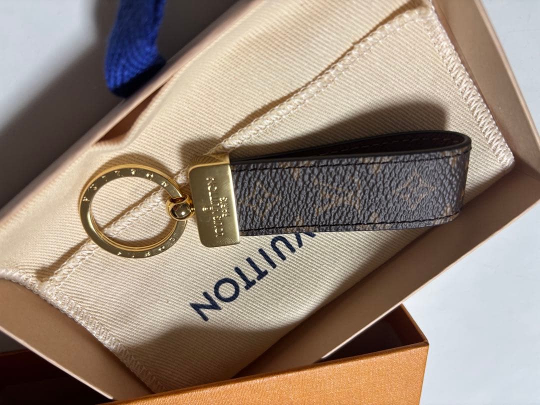 値下げ中！LOUIS VUITTON ブラウンレザーキーホルダー