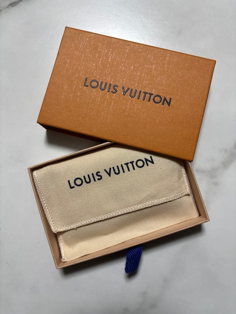 値下げ中！LOUIS VUITTON ブラウンレザーキーホルダー