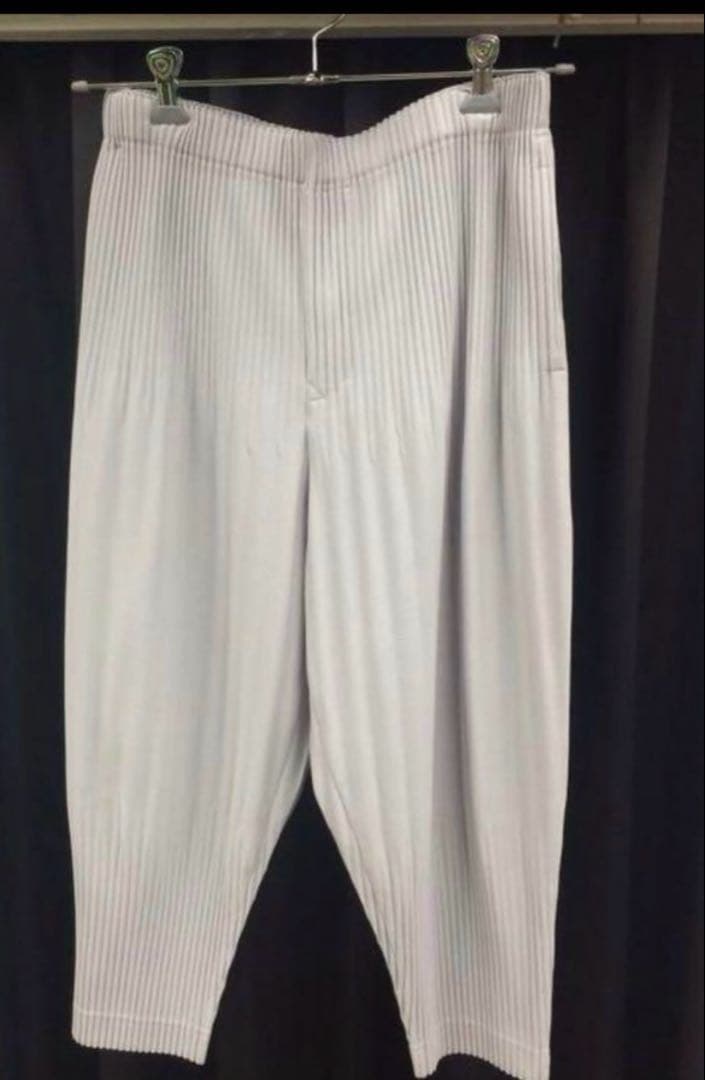 ジ*ロ様 ISSEY MIYAKEのプリーツパンツ ホワイト