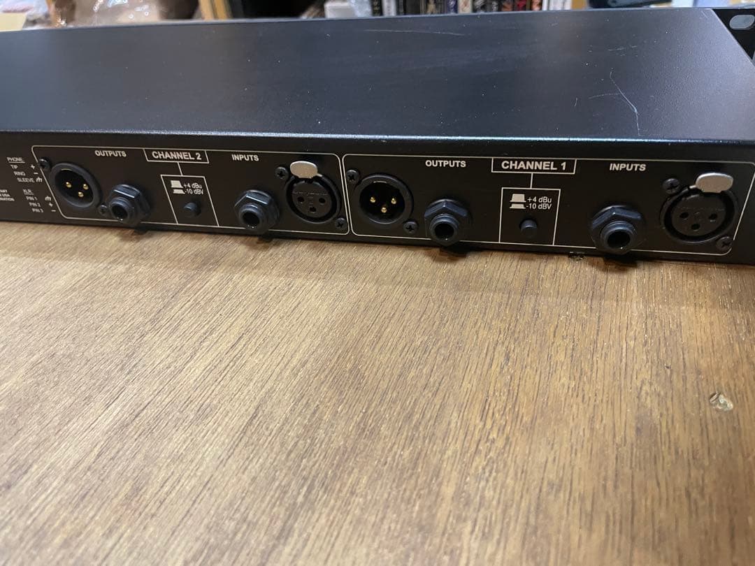 dbx AFS224 ハウリングサプレッサー