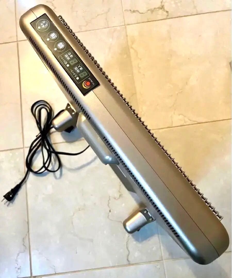 極美品 サンルミエ E800L-TM 遠赤外線暖房器 タイマー付