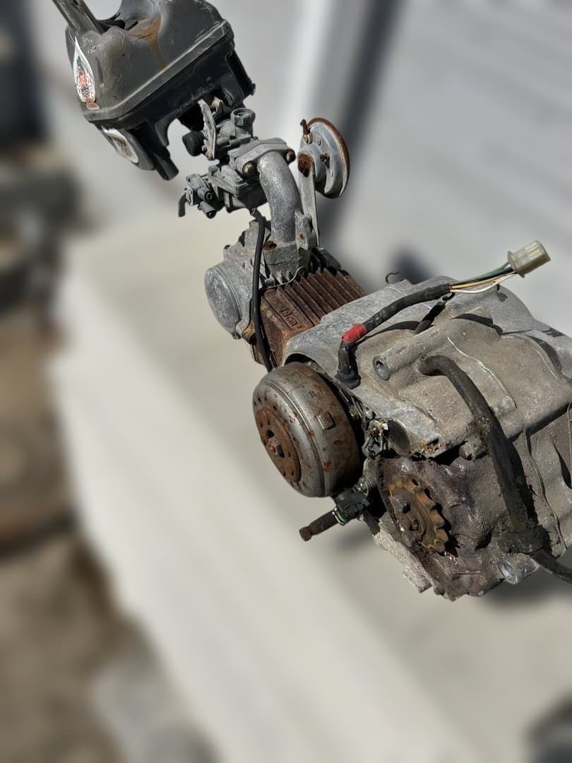 スーパーカブ50エンジン空冷式エンジン 3ピンコネクタ付き　キャブ付き