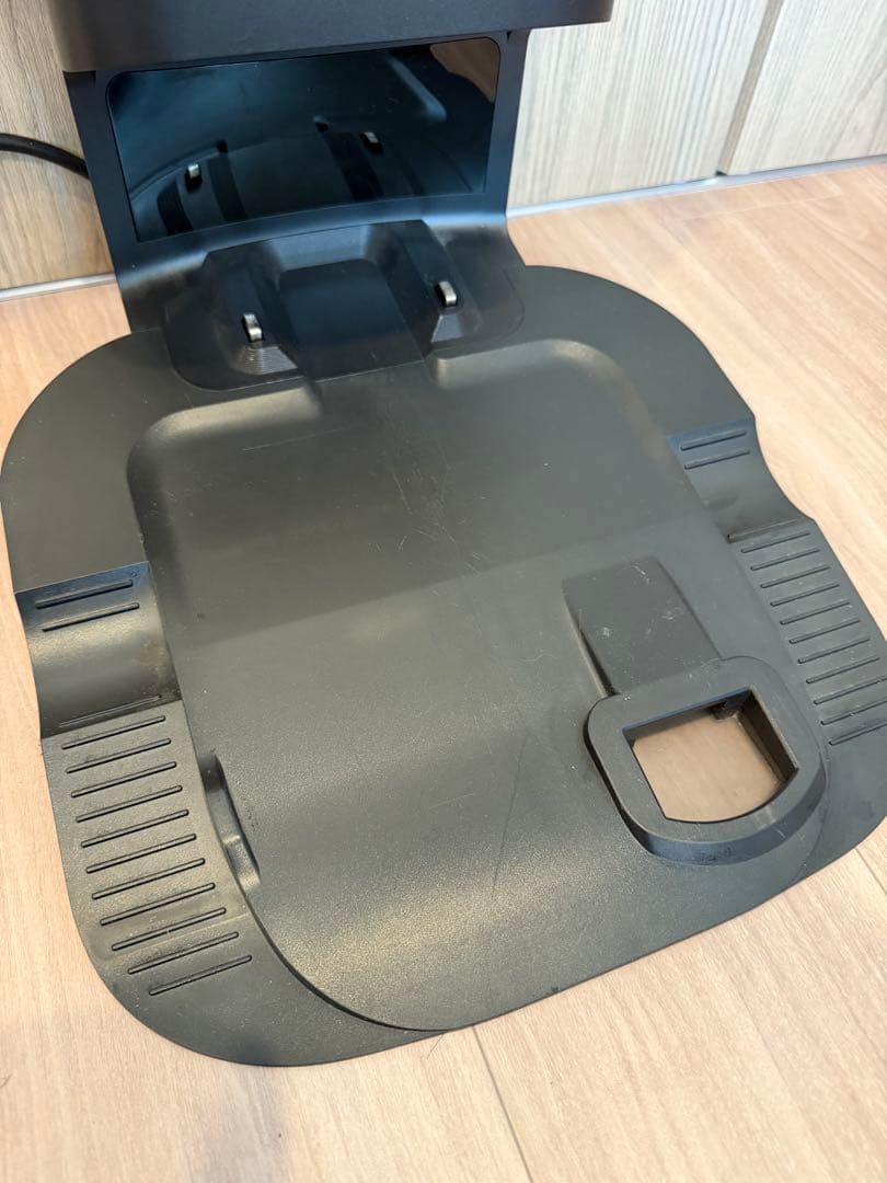 Roomba i7 自動ゴミ収集機能付き(エッジクリーニングブラシのみ動作不良)