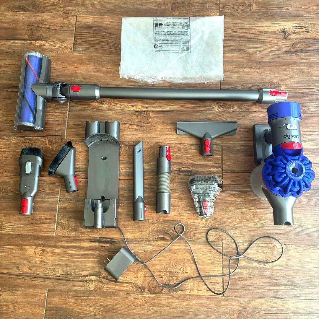 2022年製Dyson スティッククリーナー本体 充電器　各種アタッチメント付き