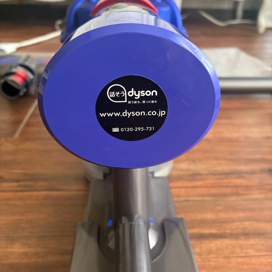 2022年製Dyson スティッククリーナー本体 充電器　各種アタッチメント付き