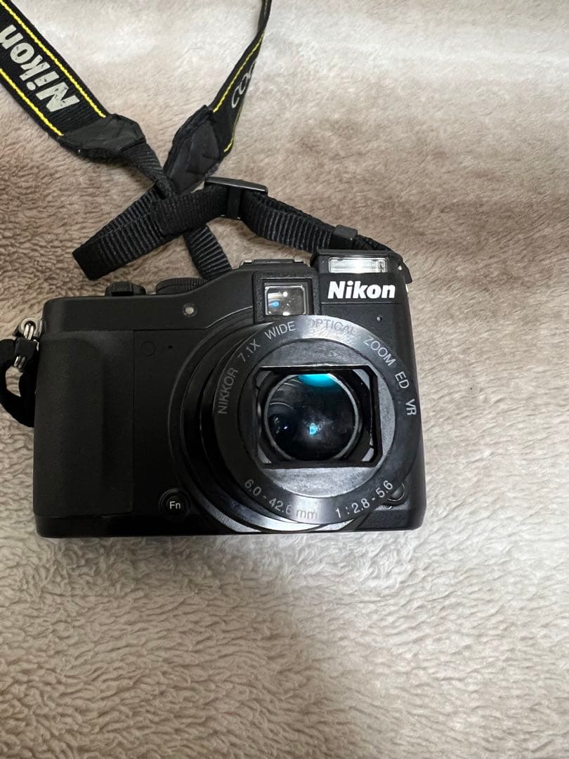 Nikon coolpix P7000 コンパクトデジタルカメラ