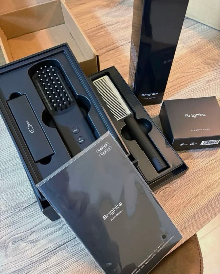 最新型/極美品/Brighte エレキブラシ＋豪華セット コーム、化粧水