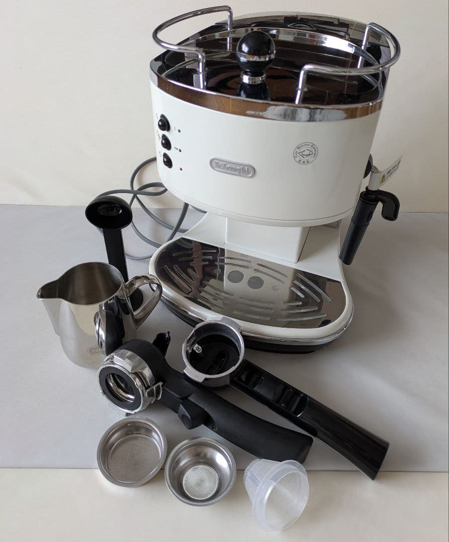 デロンギ delonghi エスプレッソマシン メーカー コーヒー カプチーノ白