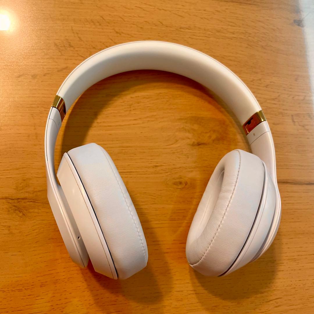 美品！ Beats Studio 3ワイヤレス ヘッドホン ホワイト　ゴールド