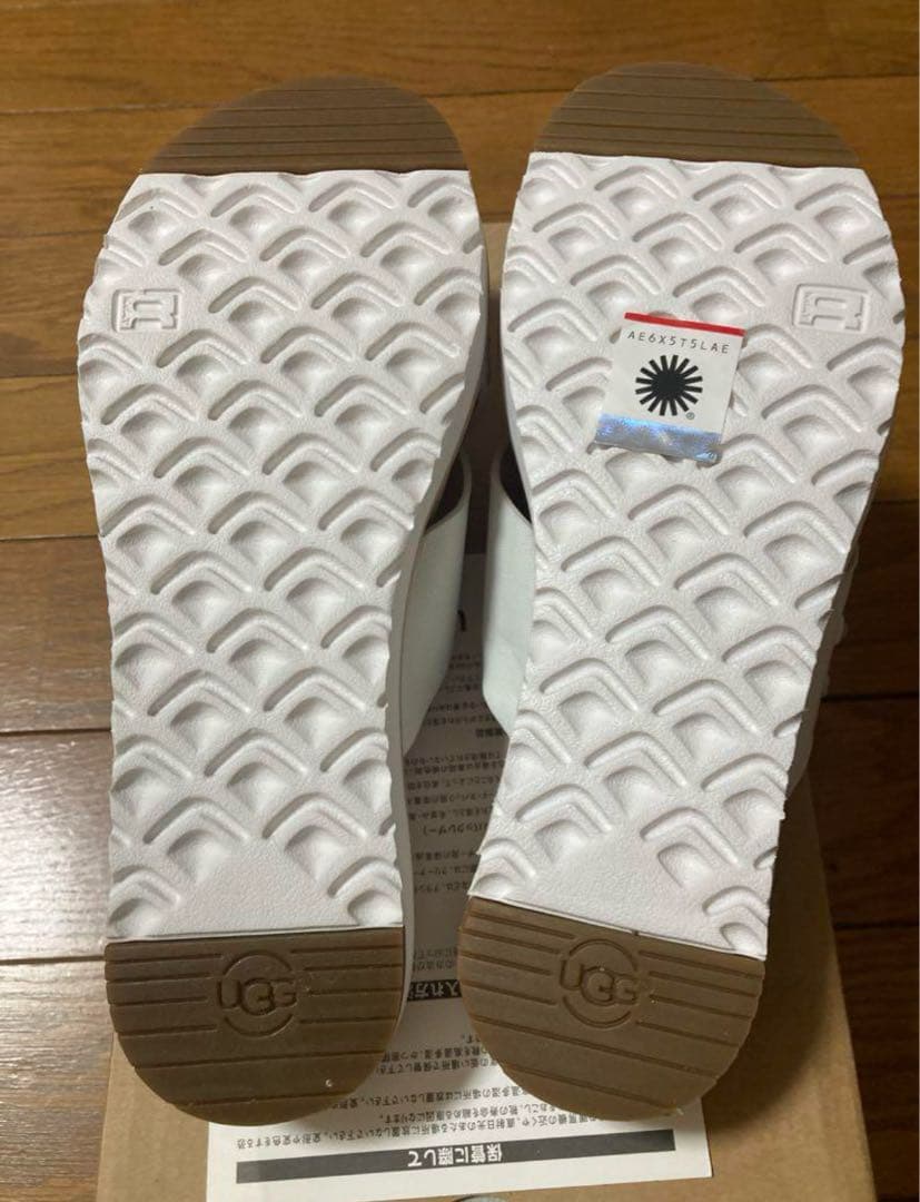 UGG スタッズ付きサンダル 5 (22cm) 新品未使用