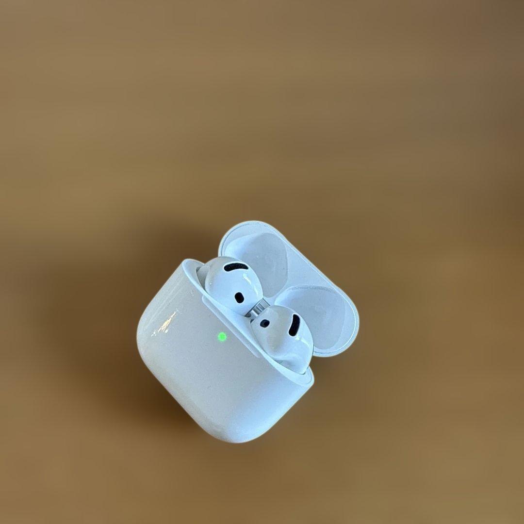 AirPods4本体 ホワイト ノイズキャンセル非搭載