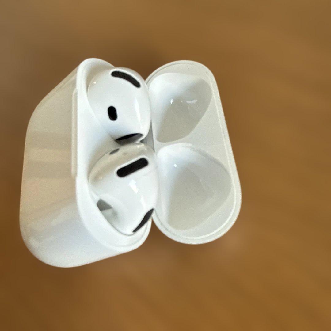 AirPods4本体 ホワイト ノイズキャンセル非搭載