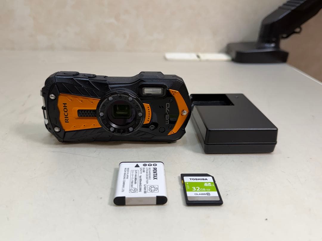 RICOH WG-70 メモリー32GBデジタルカメラ