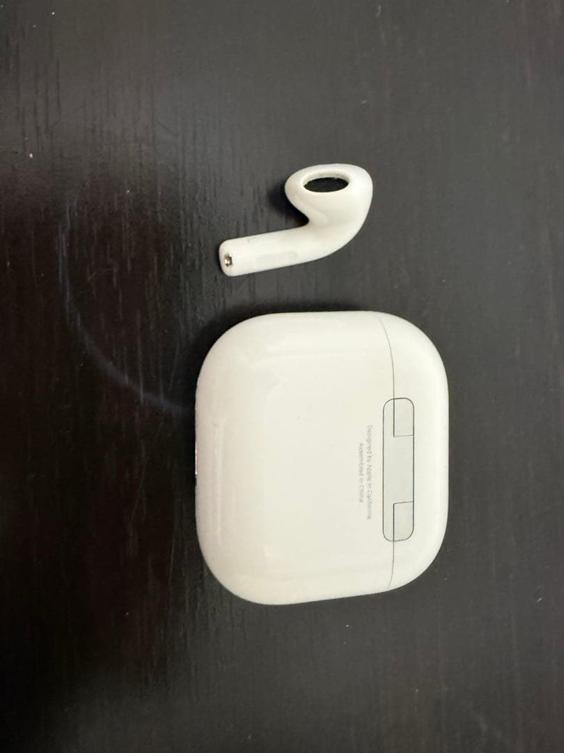 AirPods本体 ホワイト 充電ケース付き 左だけ右はありません