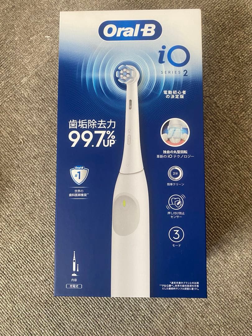 新品　電動歯ブラシ　ブラウン　オーラルB i02 ホワイト