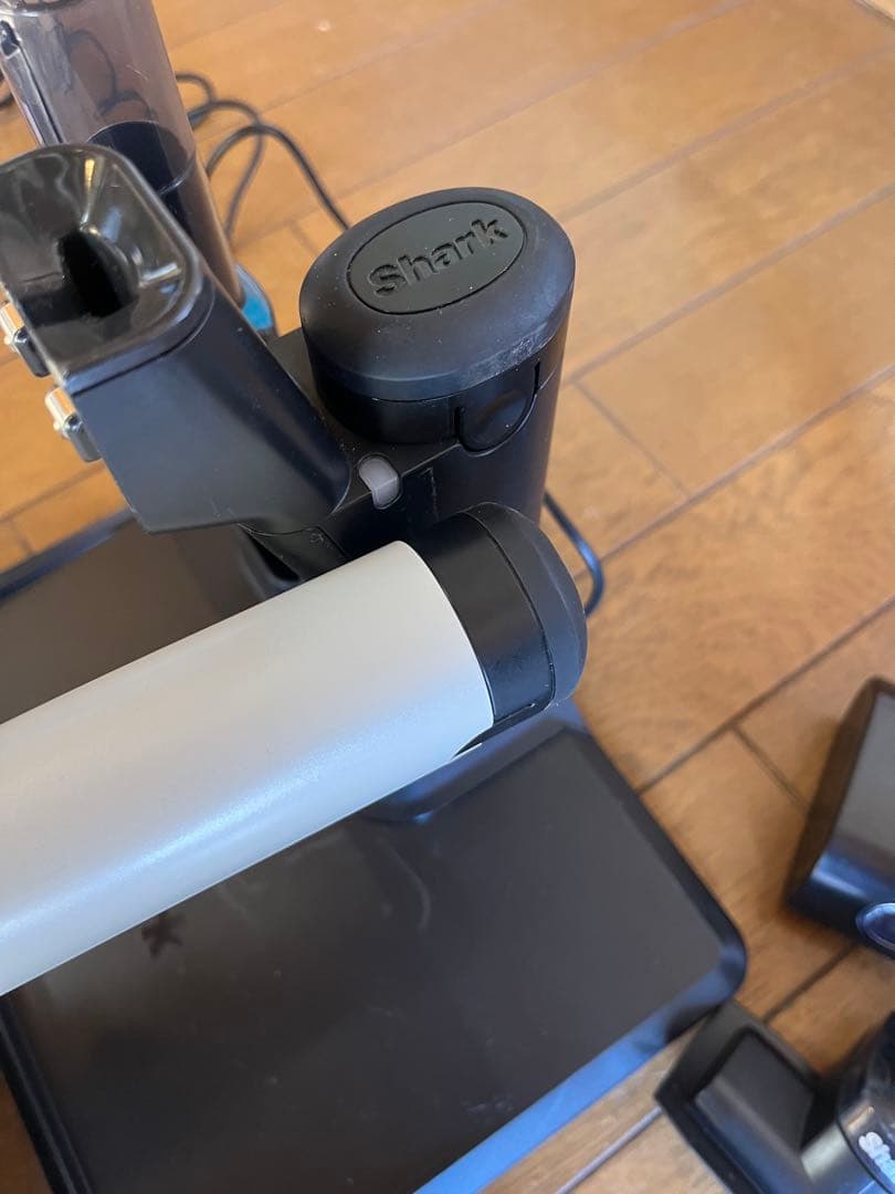 Shark スティッククリーナー LC400JWH