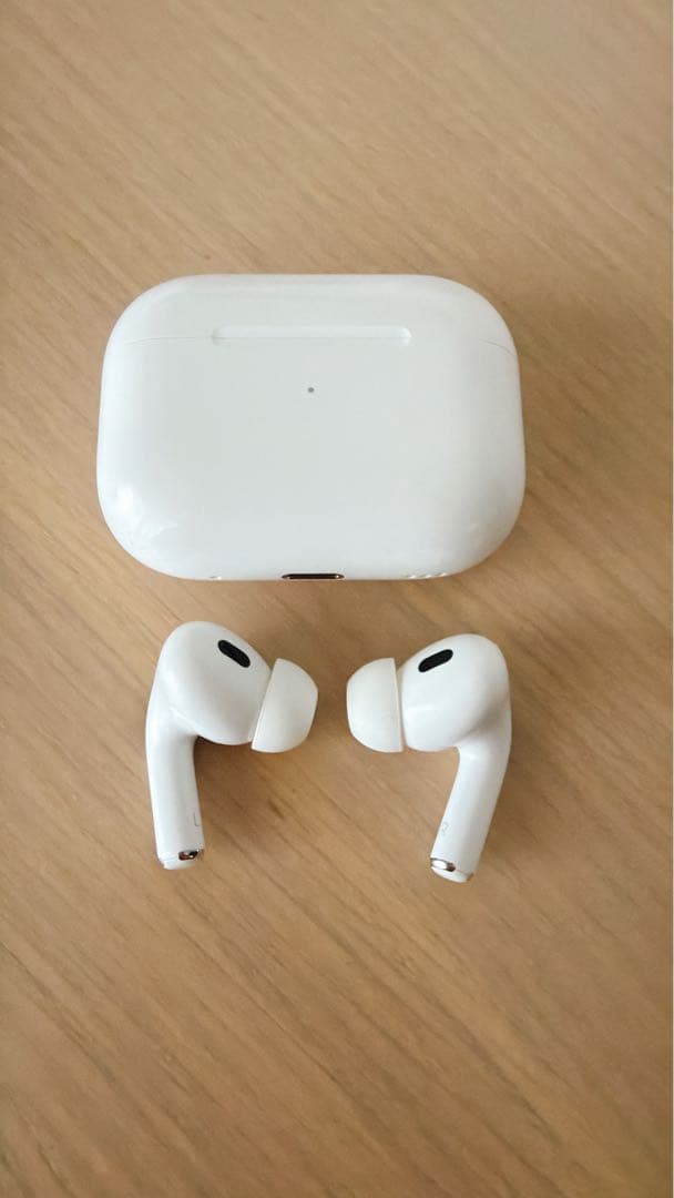 Apple AirPods Pro（第2世代） ​​​​​​​ 充電ケース付き