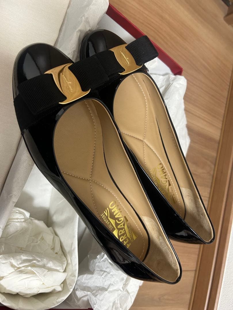 Salvatore Ferragamo ブラック フラットシューズ