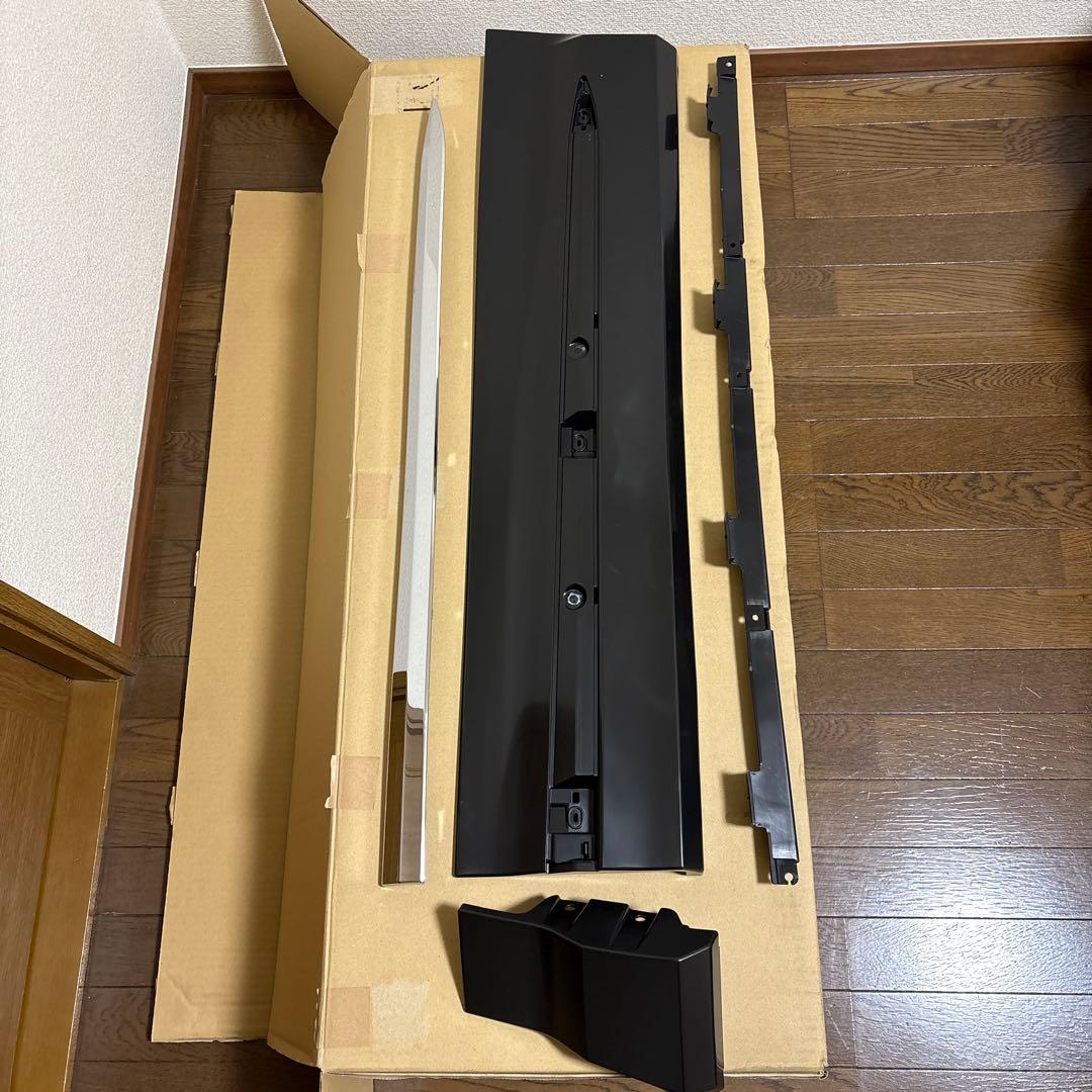 40アルファードモデリスタサイドスカート 右側、素地未塗装品。