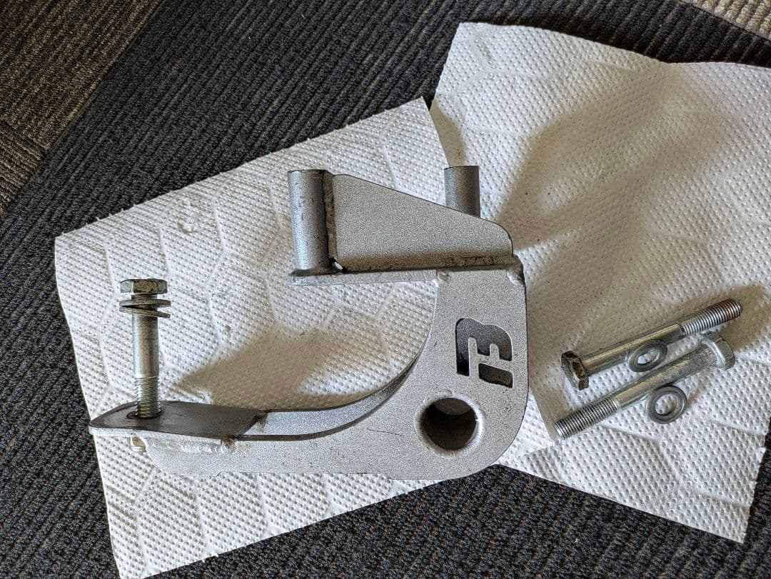 Z33用デフマウントブレース