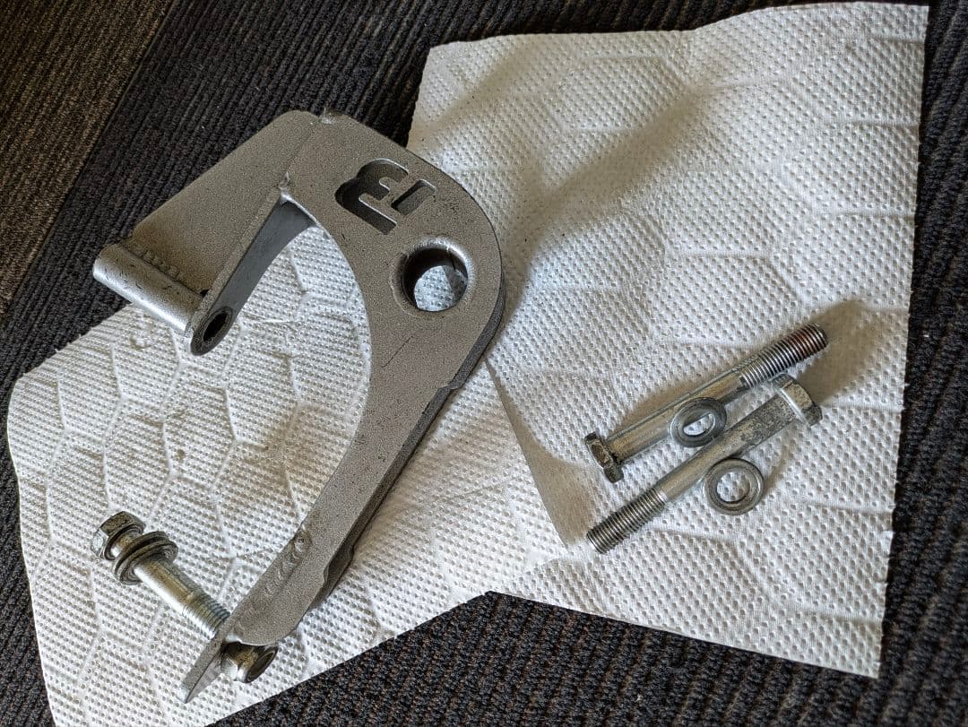 Z33用デフマウントブレース