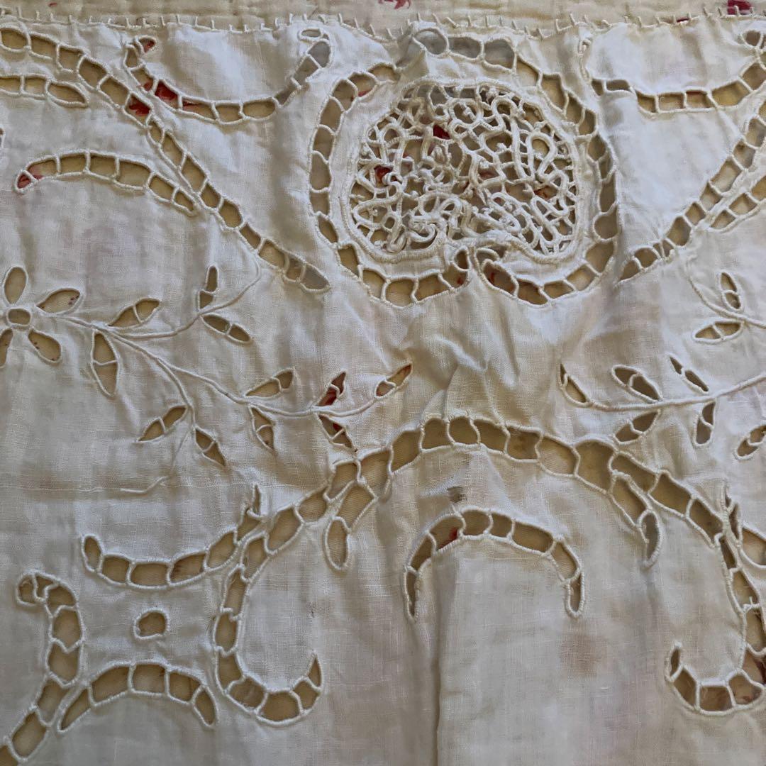 フランスアンティークのレース生地のクロス