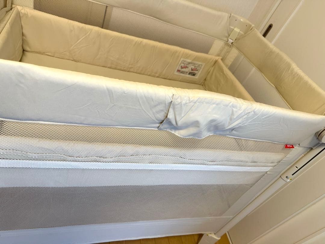 ココネルエアー　ミルク　ベビーベッド　アップリカ