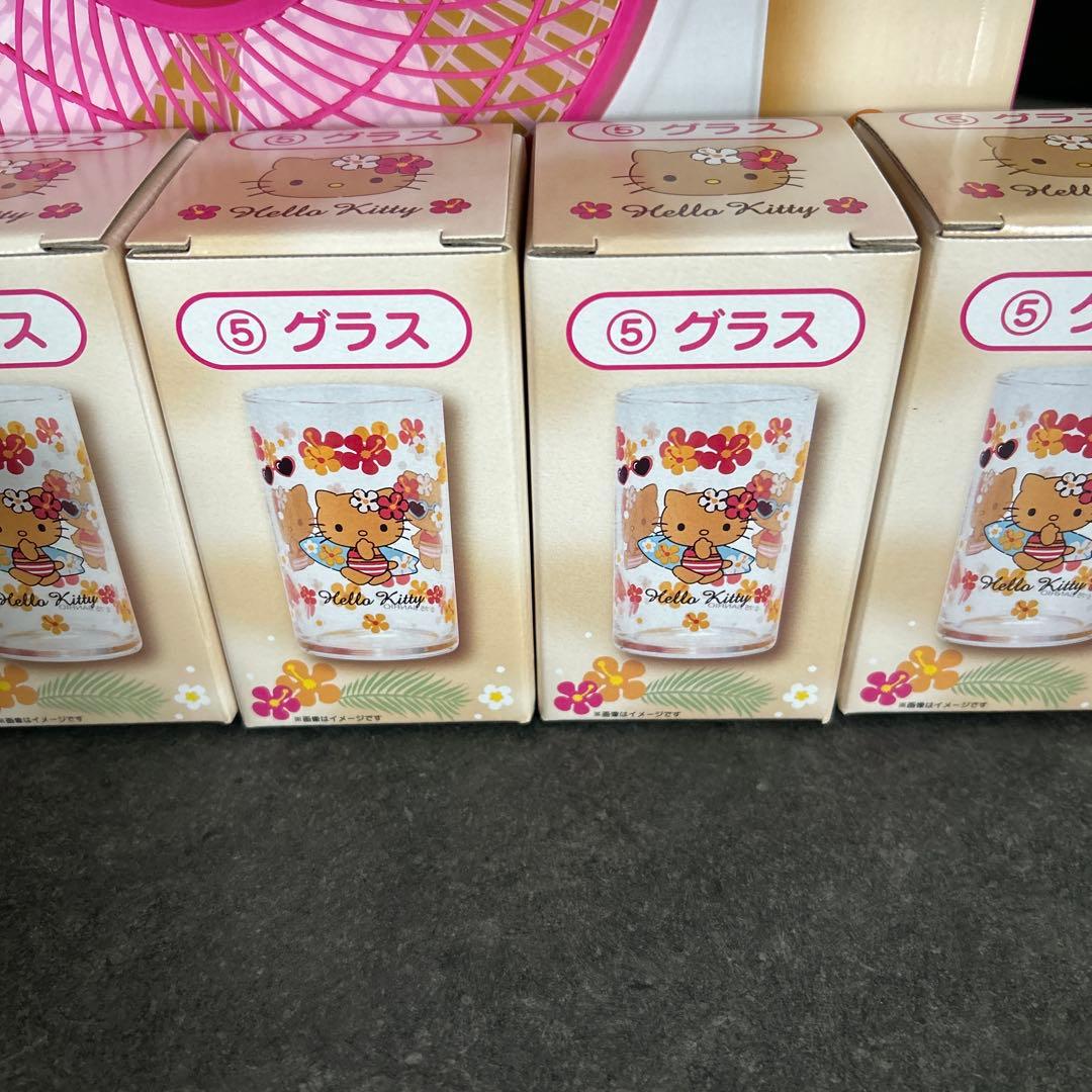 一番くじ　日焼けキティー　クッション