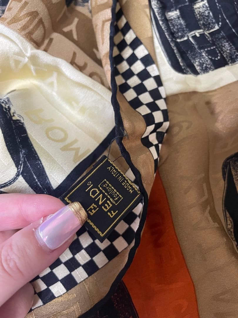 【合馬公式アカウント1】　FENDI バッグデザイン スカーフ