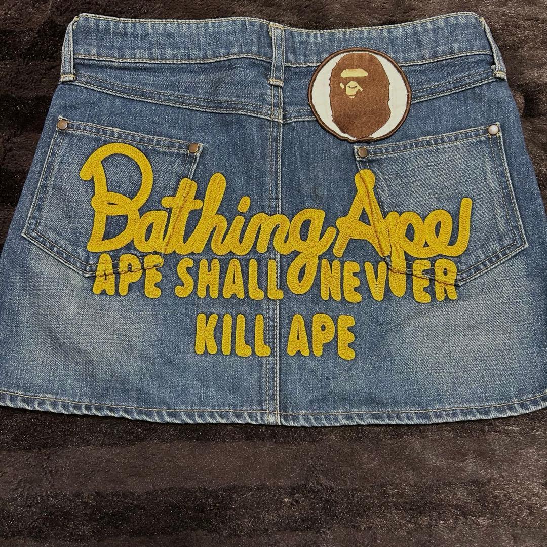 美品エイプ　刺繍ワッペン付きデニムスカート