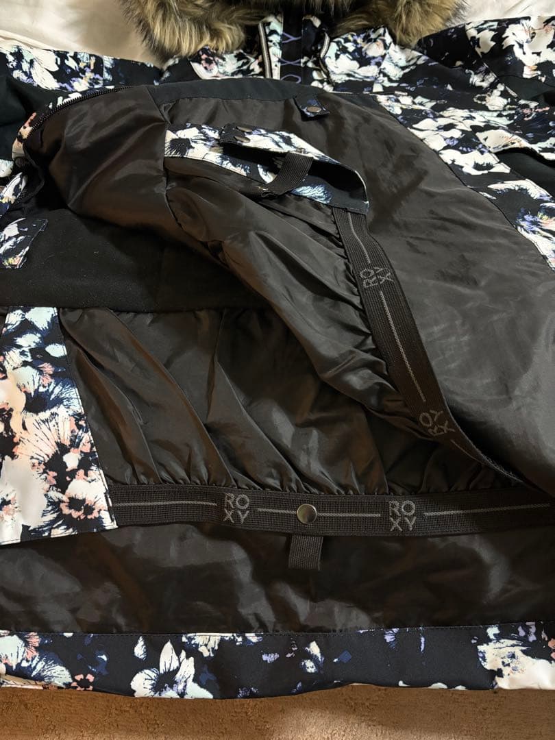 ROXY フローラルスノーボードウェア