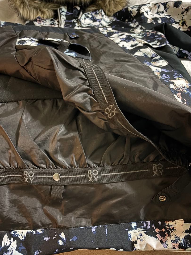 ROXY フローラルスノーボードウェア