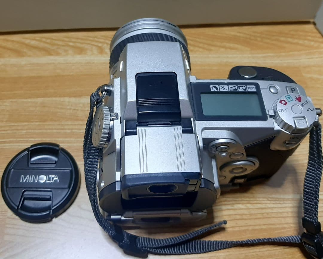 ミノルタ　デジタルカメラ MINOLTA DiMAGE7i
