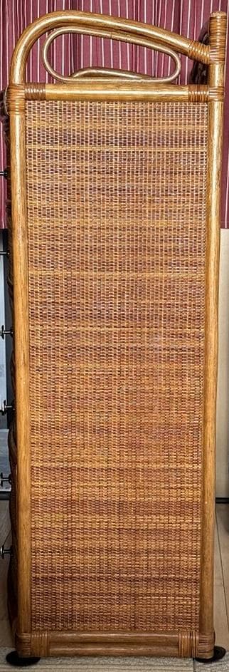 籐の箪笥 　引き出し　リモージュ陶器の取っ手　大容量　美しい箪笥です