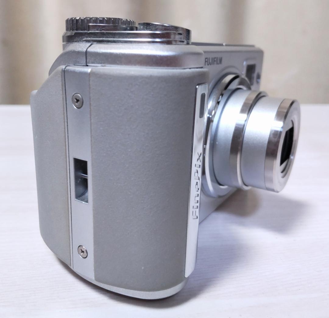【美品 / 付属品全て揃ってます！】Fujifilm FinePix E510