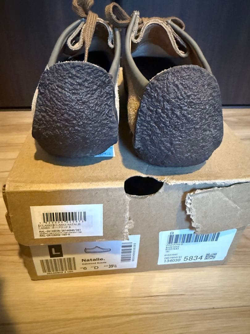 超美品級⭐︎箱付き⭐︎【Clarks】クラークスベージュナタリー スエード モカシン