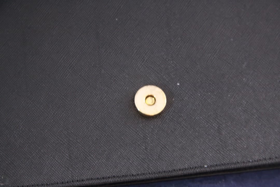 イヴサンローラン　クラッチバッグ　内側総柄　サフィアーノレザー　ブラック