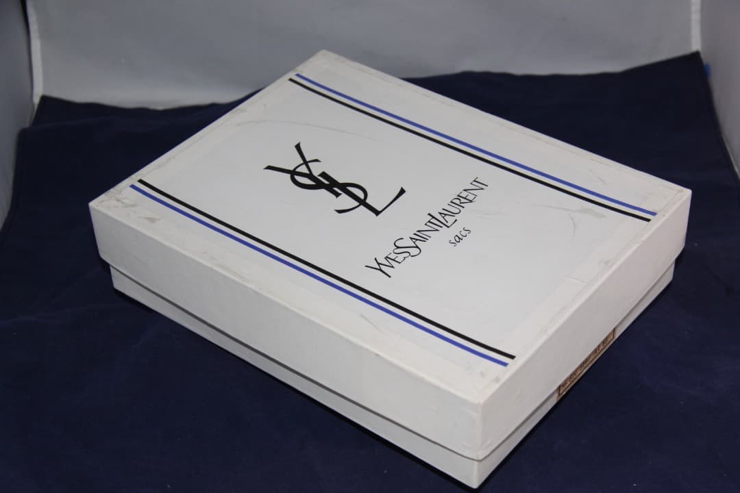 イヴサンローラン　クラッチバッグ　内側総柄　サフィアーノレザー　ブラック