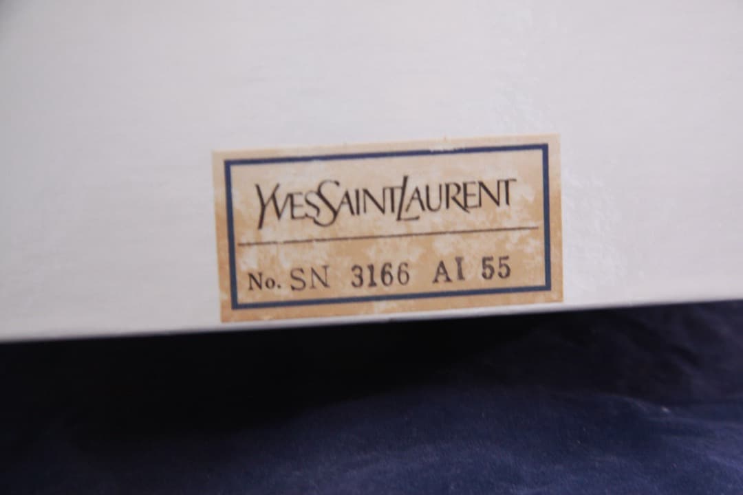 イヴサンローラン　クラッチバッグ　内側総柄　サフィアーノレザー　ブラック