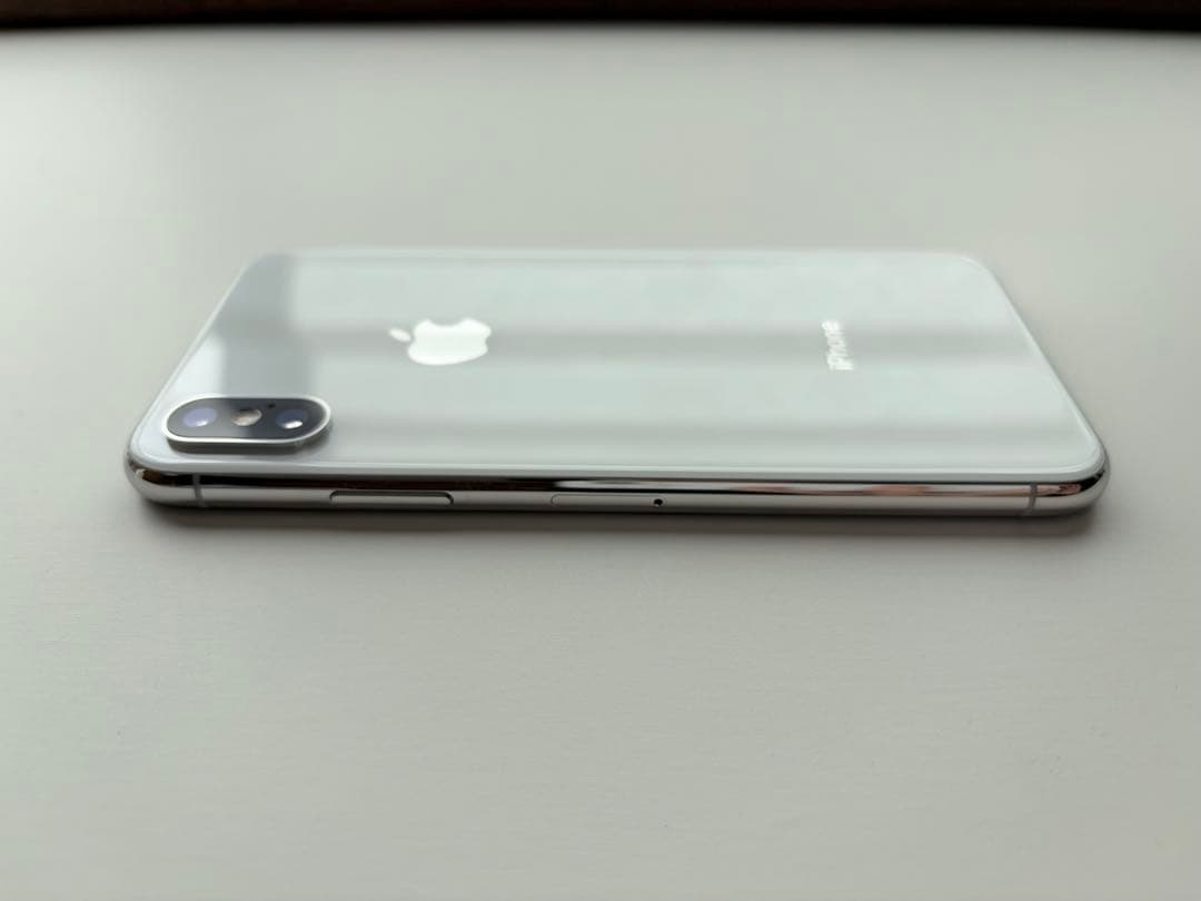 iPhone Xs シルバー 64GB 本体のみ
