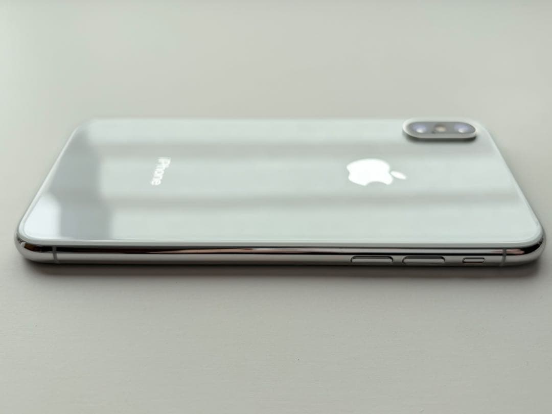 iPhone Xs シルバー 64GB 本体のみ