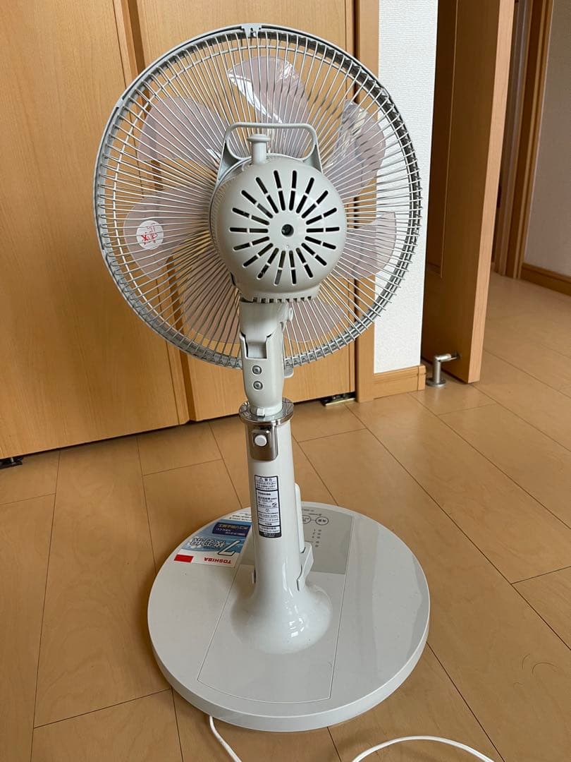 ほぼ新品 TOSHIBA 扇風機 TF-30AL26 30cm